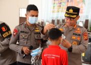 Di Tengah Kabut Asap Karhutla, Brimob Polda Jambi Beri Motivasi serta Perhatian Kesehatan Pelajar Sekolah Rakyat