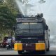 Kurangi Debu dan Dampak Karhutla, Samapta Polda Kaltara Lakukan Penyiraman Jalan