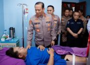 Menguatkan Anggota yang Terluka, Kapolda Metro Jaya Kunjungi RS Polri