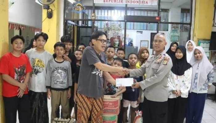 Polri Ulurkan Tangan Untuk Sesama, Bakti Sosial di Panti Asuhan Yatim Piatu Nuruz Zahroh